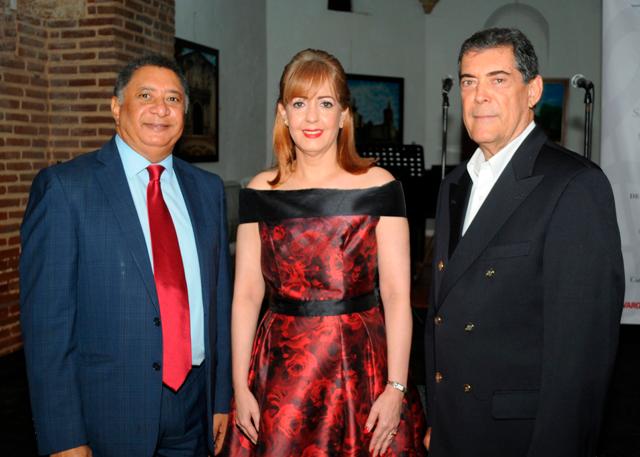 José Miguel Gómez, Yanira Fondeur de Hernández y Máximo Taveras.