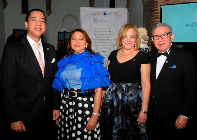Luis Yepez Suncar, Victoria de Yepez, Miguelina Acosta y Radhames Guillermo.