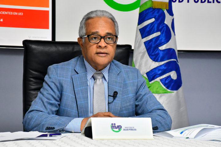 En otra imagen, el ministro de Salud mientras informaba este viernes sobre la situación del coronavirus en el país.