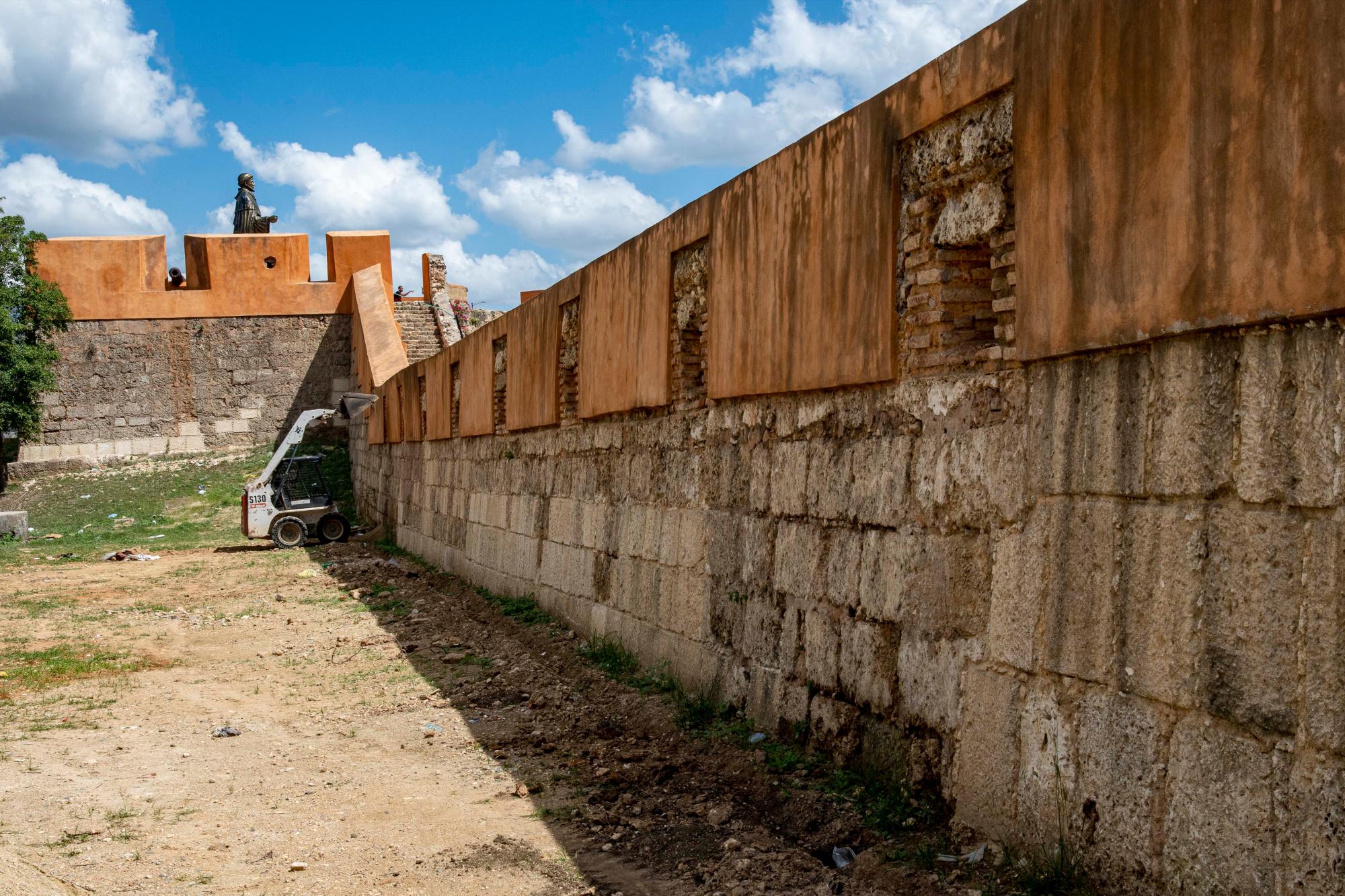 La Muralla en la parte que cubre la iglesia Santa Bárbara.