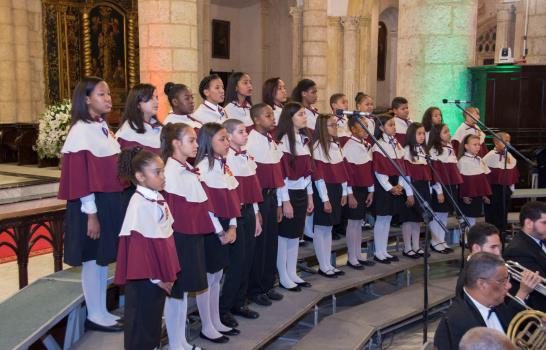 Danny Rivera y el Coro de la Catedral cantarán en concierto de Navidad 