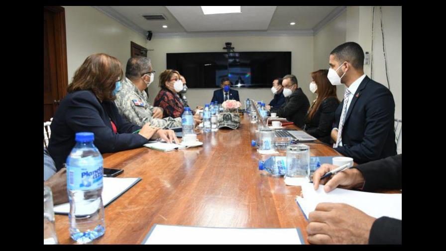 Autoridades siguen discutiendo protocolo COVID-19 para las festividades navideñas Autoridades siguen discutiendo protocolo COVID-19 para las festividades navideñas