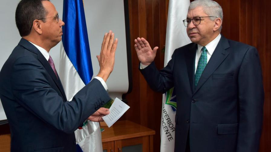 Juramentan al director de Diario Libre como miembro de la Junta de Directores del Isfodosu