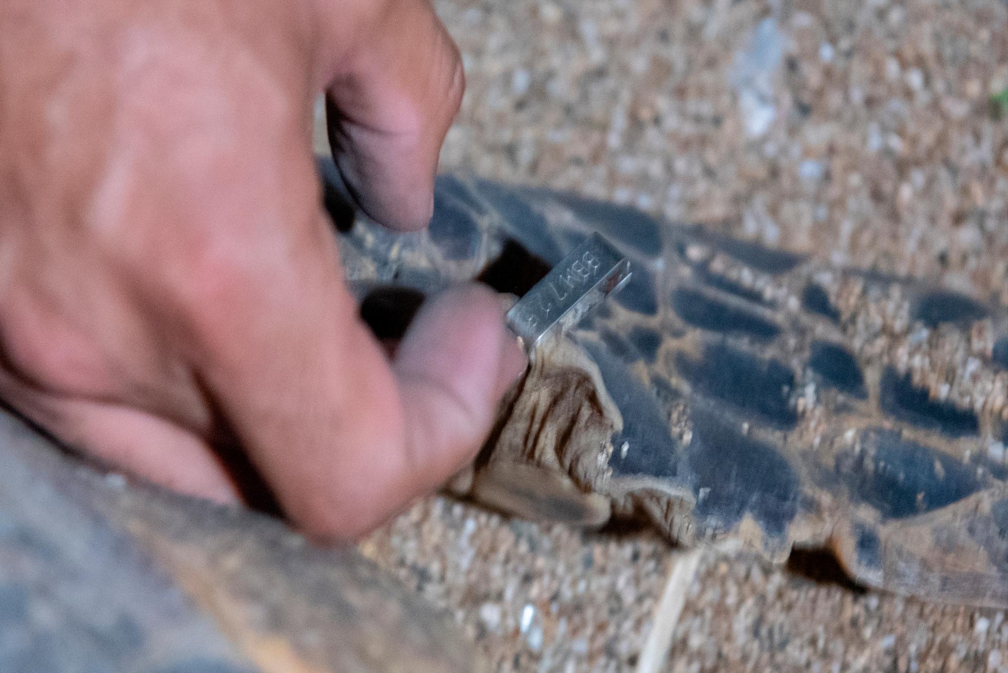 Una de las etiquetas del 2012 identificada como BBM725.