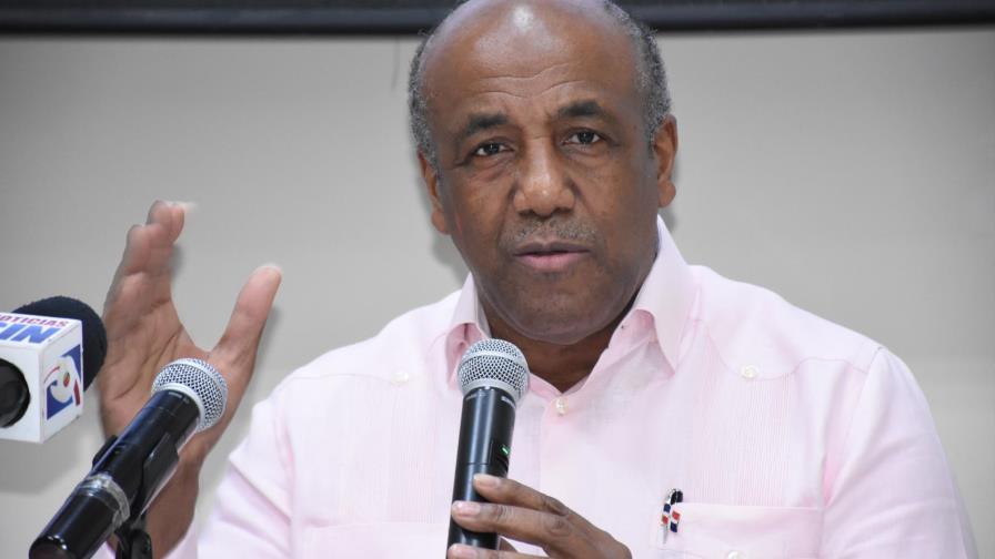 Ministro favorece el CES convoque para tratar los 14 disensos del Pacto Eléctrico
