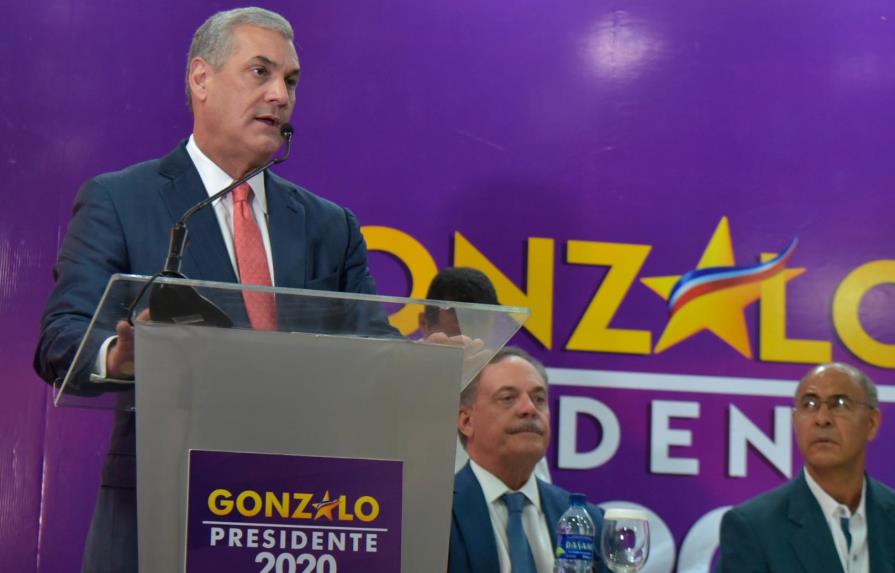 Gonzalo Castillo asegura encuestas lo favorecen entre candidatos del danilismo