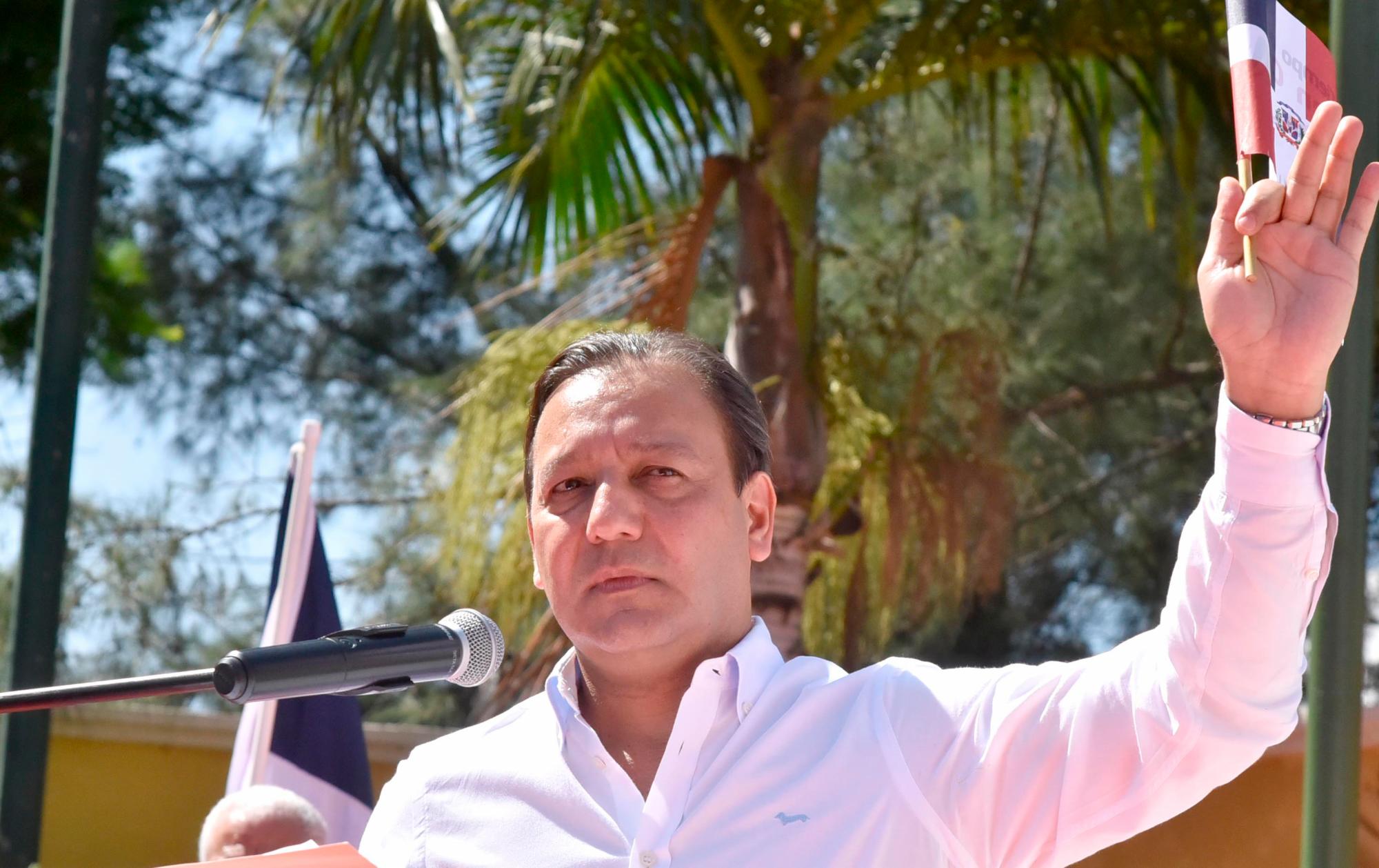 Acto por mural en Plaza de la Constitución.