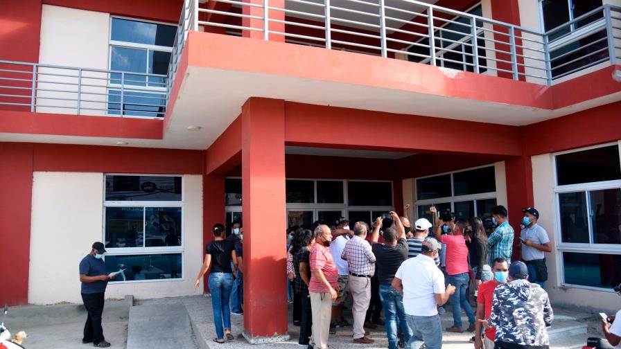 Demandan entrega de módulos en mercado de Pekín, Santiago Demandan entrega de módulos en mercado de Pekín, Santiago