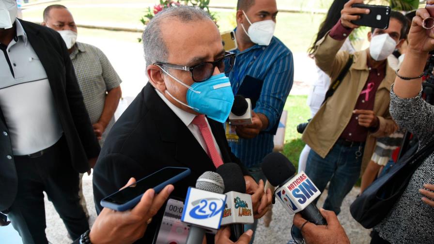 Dan de alta al ministro de Salud, Plutarco Arias, tras varios días hospitalizado por COVID-19 Dan de alta al ministro de Salud, Plutarco Arias, tras varios días hospitalizado por COVID-19