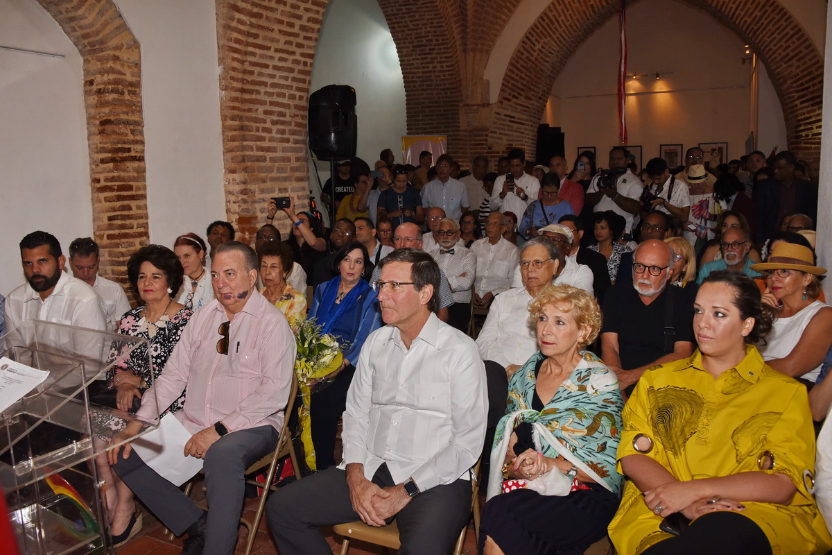Publico y autoridades asistente a la inauguración de la Sala de Puerto Rico en la Capilla de Los Remedios. 