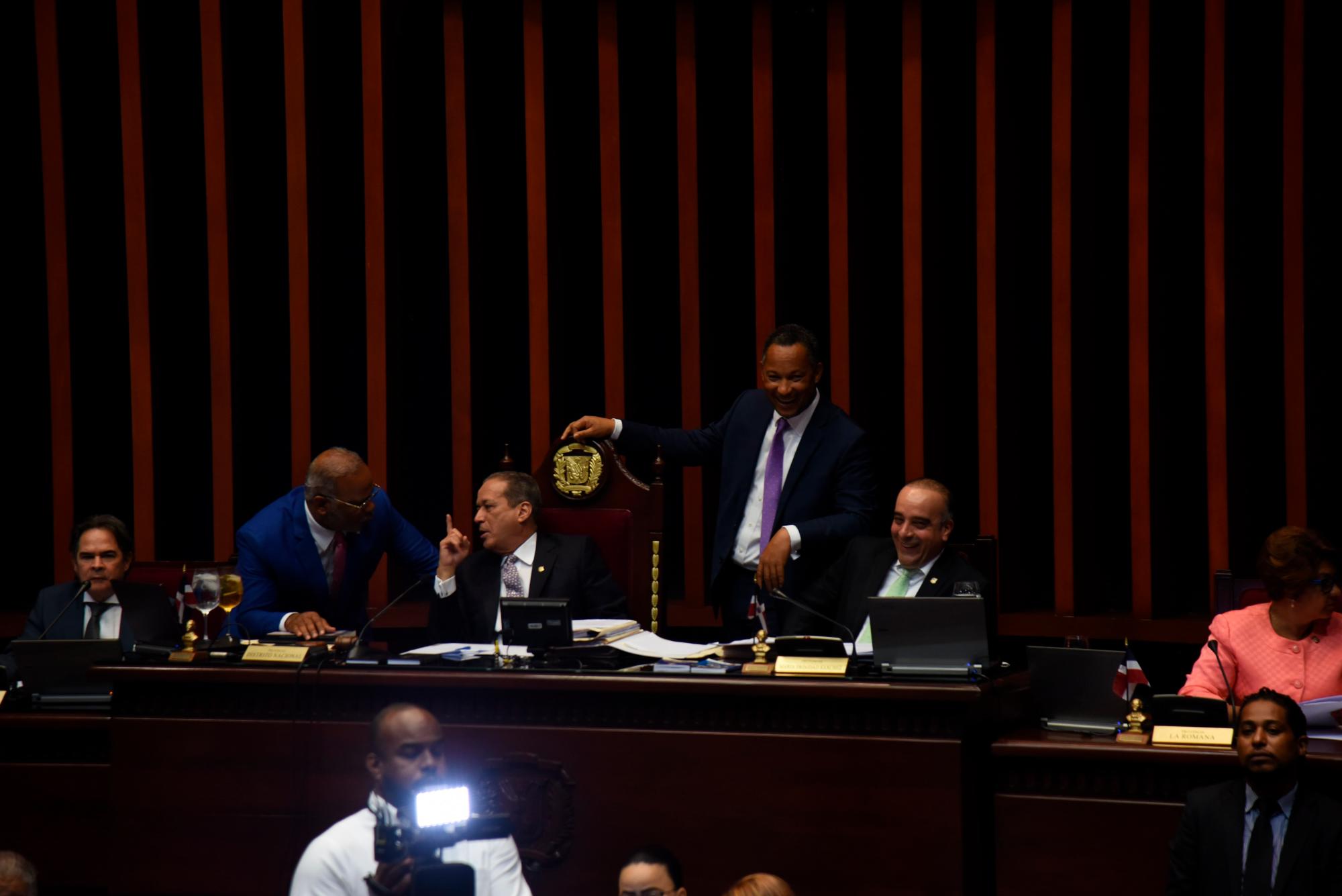 Senado aprueba en segunda lectura proyecto de ley contra violencia ...