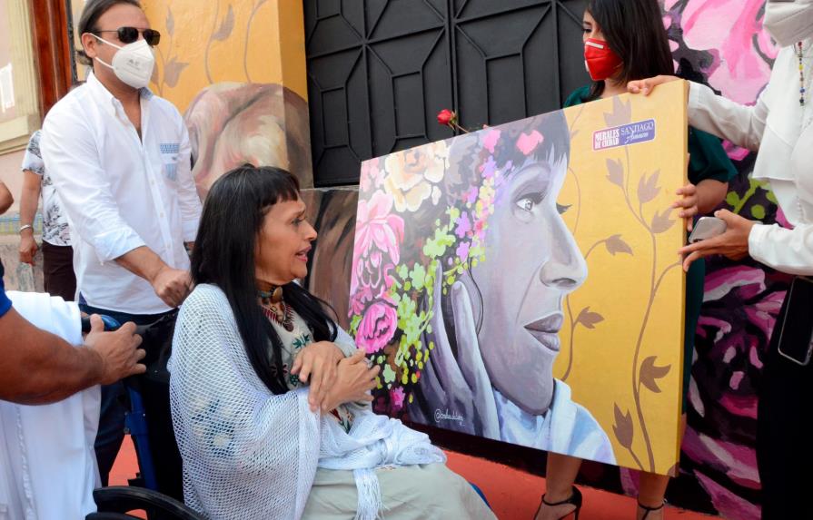 Develizan murales en honor a Luchy Vicioso, Sonia Silvestre y Patricia Pereyra