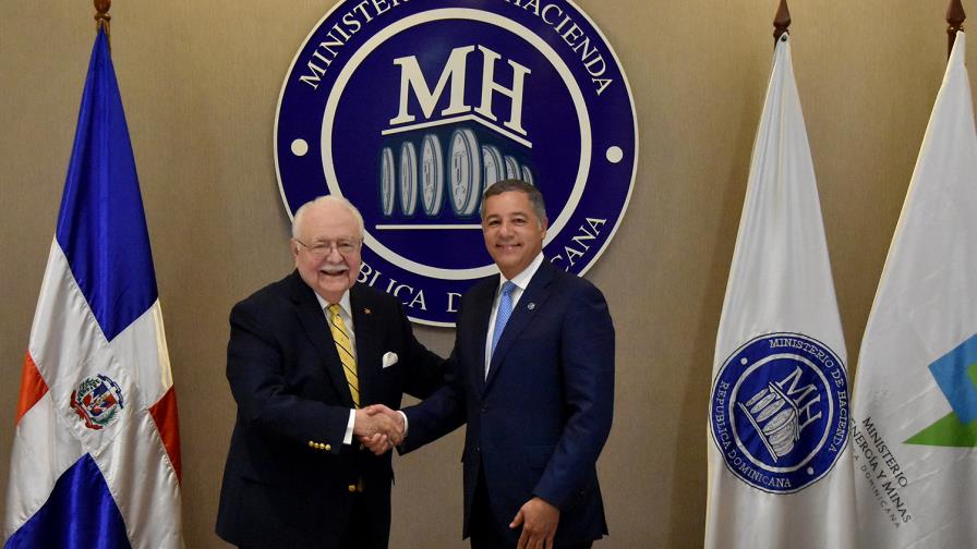 Ministerios de Hacienda y Energía y Minas firman acuerdo para fiscalización económica del sector minero