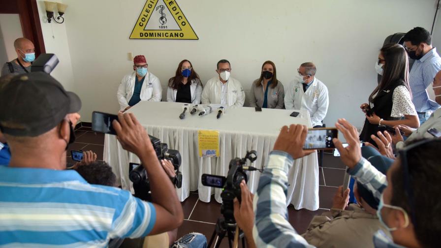 Médicos de Santiago anuncian paro contra las ARS; no recibirán seguros a los pacientes Médicos de Santiago anuncian paro contra las ARS; no recibirán seguros a los pacientes