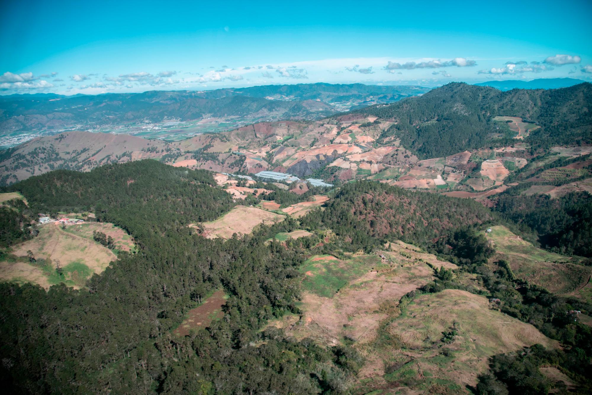 En esta foto se puede ver Montellano (abajo), El Convento (centro) y el valle de Constanza al fondo.