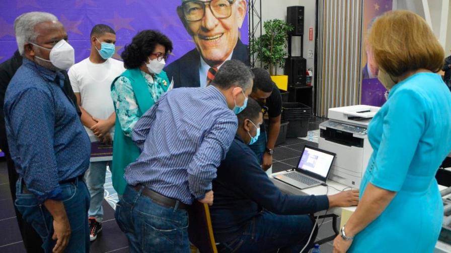 Comisión organiza congreso del PLD supervisa despachos materiales votación