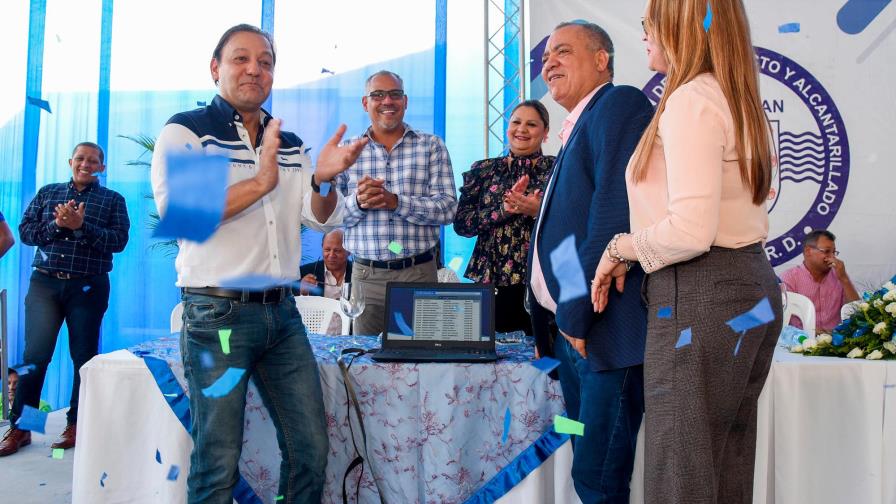 Director de Coraasan advierte a empleados que “perderán empleos” si no votan por el danilismo Director de Coraasan advierte a empleados que “perderán empleos” si no votan por el danilismo