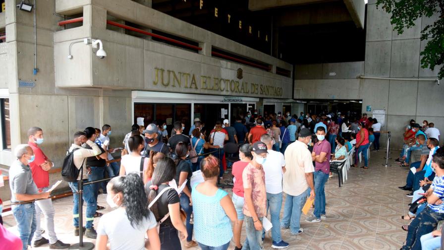 Denuncian tardan hasta tres días para entregar un acta de nacimiento en Junta Electoral de Santiago