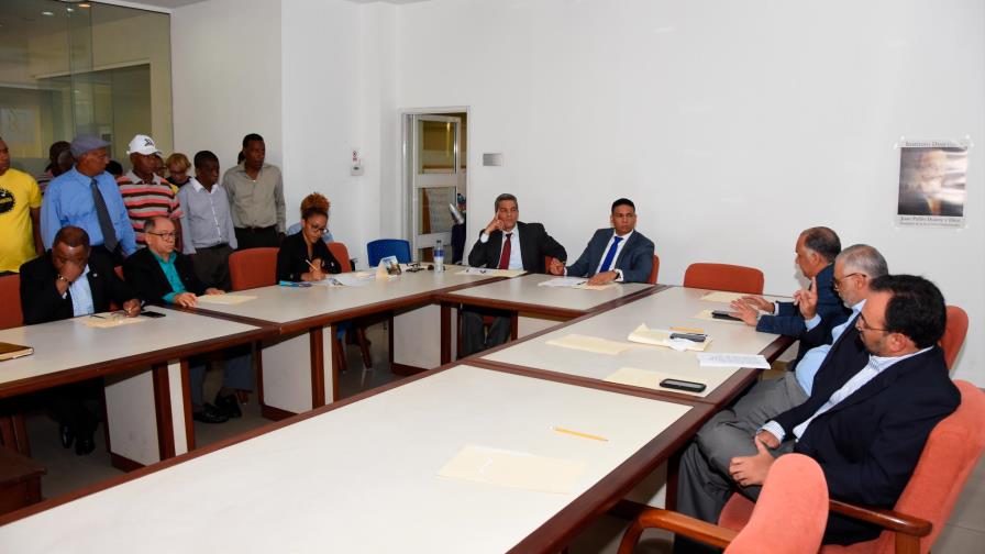 Vuelven a aplazar decisión de aumentar salario mínimo al sector privado