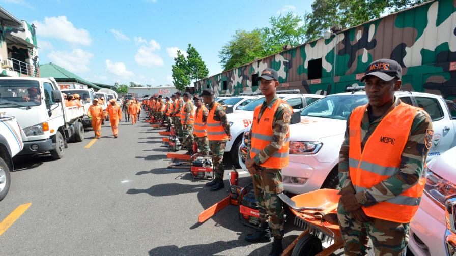 Obras Públicas dispone de 4 mil hombres y equipos en operativo preventivo por Dorian