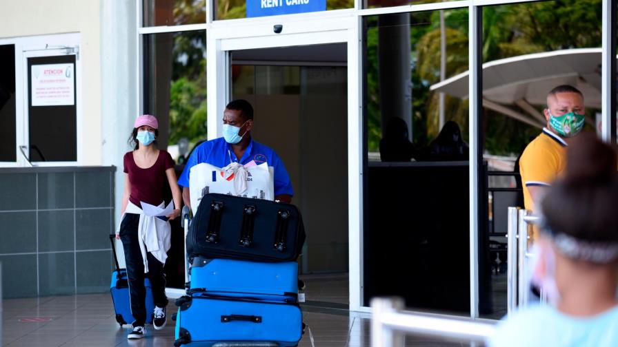 Llega por aeropuerto del Cibao vuelo humanitario con 112 dominicanos desde Nueva York