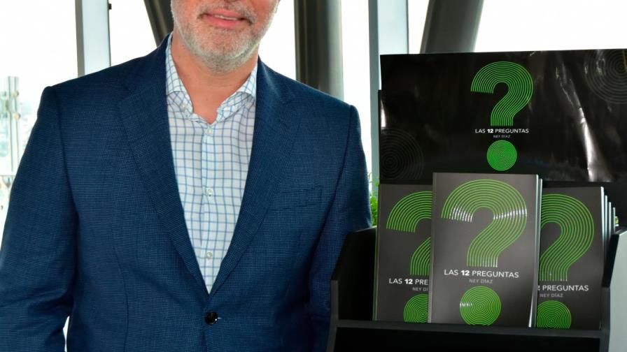 Ney Díaz celebra segundo aniversario de su libro “Las 12 preguntas”