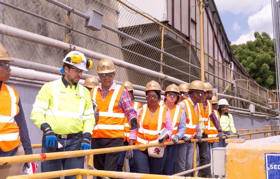 Cemex presenta operación de planta de concreto a la Alcaldía de Santo Domingo Oeste 