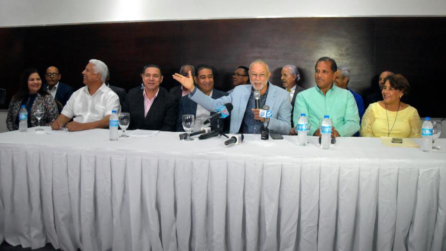 VIDEO | Renuncian 30 miembros del Comité Central del PLD en el Cibao