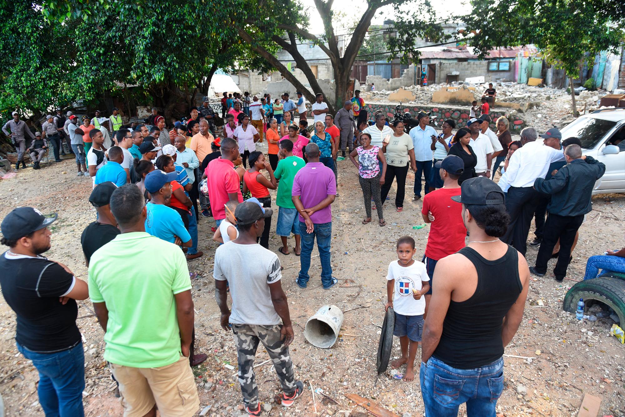 Desalojados de la orilla del río Ozama piden un proyecto habitacional para dejar la zona.