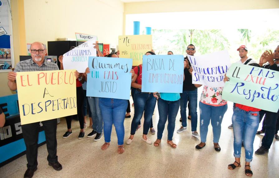 En UASD Santiago se manifiestan con “viernes negro”