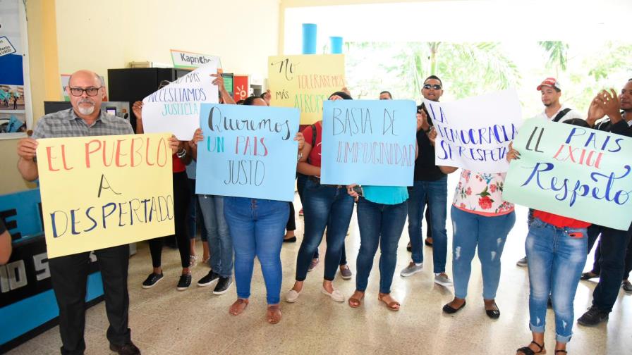 En UASD Santiago se manifiestan con “viernes negro”