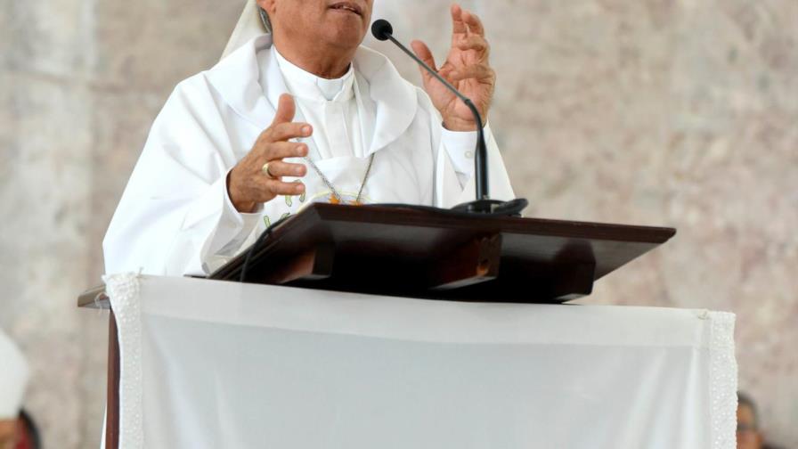 Arzobispo de Santiago pide castigar a quienes compren cédulas 