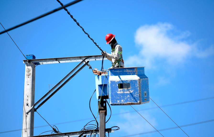 Más de seis mil clientes de Edenorte permanecen sin servicio eléctrico por tormenta Laura