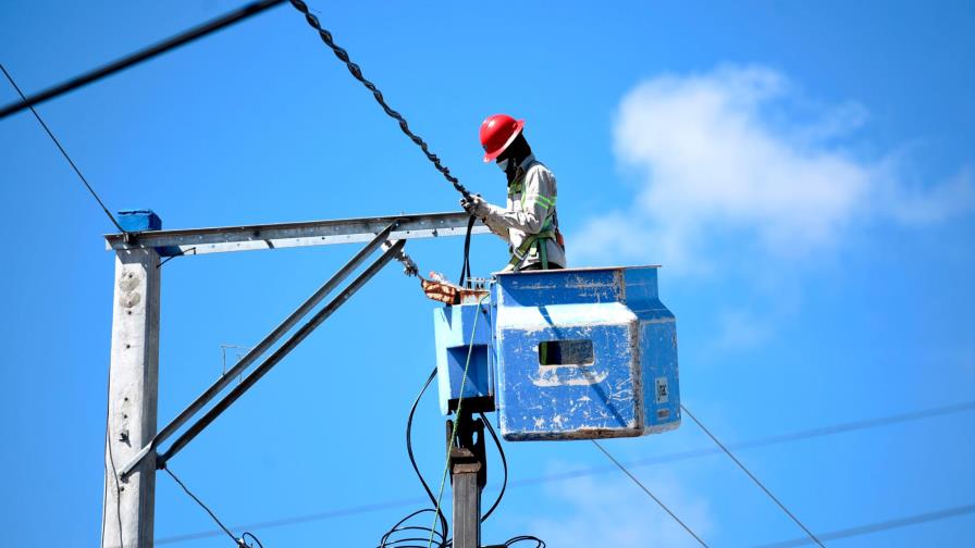 Más de seis mil clientes de Edenorte permanecen sin servicio eléctrico por tormenta Laura