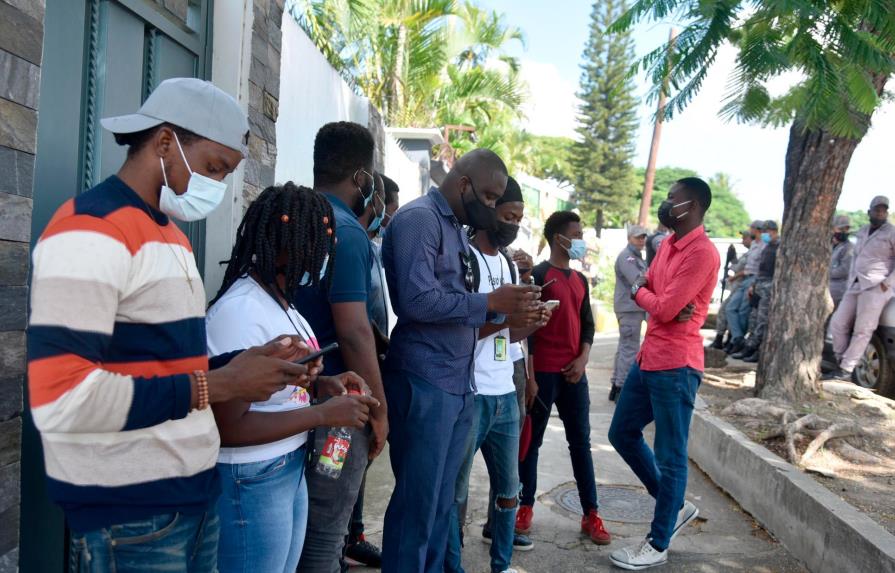 Quejas por lentitud en proceso de entrega de visas a estudiantes haitianos en RD