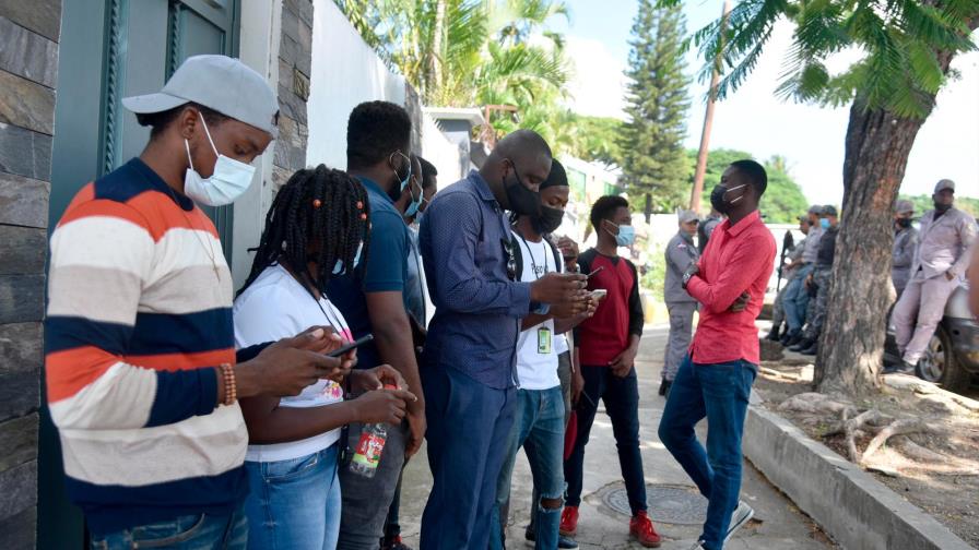 Quejas por lentitud en proceso de entrega de visas a estudiantes haitianos en RD