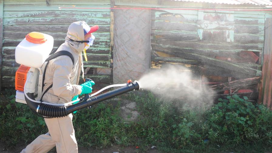 Salud Pública interviene varios sectores en Constanza por casos sospechosos de dengue Salud Pública interviene varios sectores en Constanza por casos sospechosos de dengue