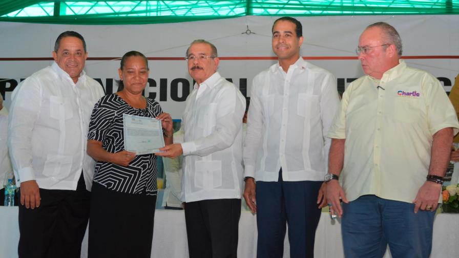 Gobierno entrega 870 títulos definitivos en Sabana Grande de Boyá Gobierno entrega 870 títulos definitivos en Sabana Grande de Boyá
