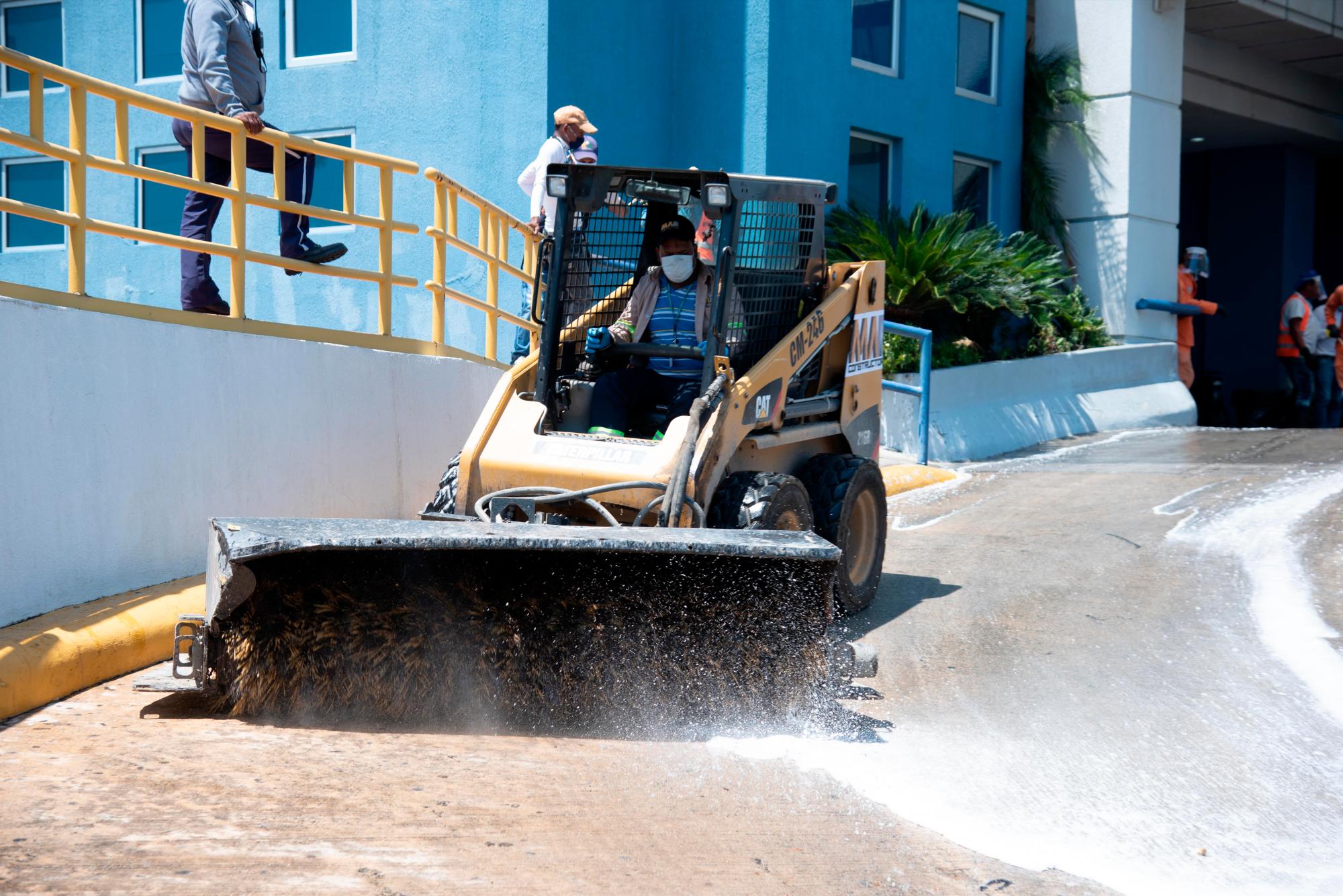 Este operativo, que desarrollaron el pasado fin de semana en la provincia Duarte, será llevado a cada rincón de la República Dominicana, dijo el ministro de Obras Públicas. 