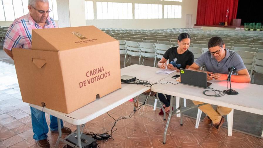 Escasa participación en simulacro voto automatizado en Santiago Escasa participación en simulacro voto automatizado en Santiago