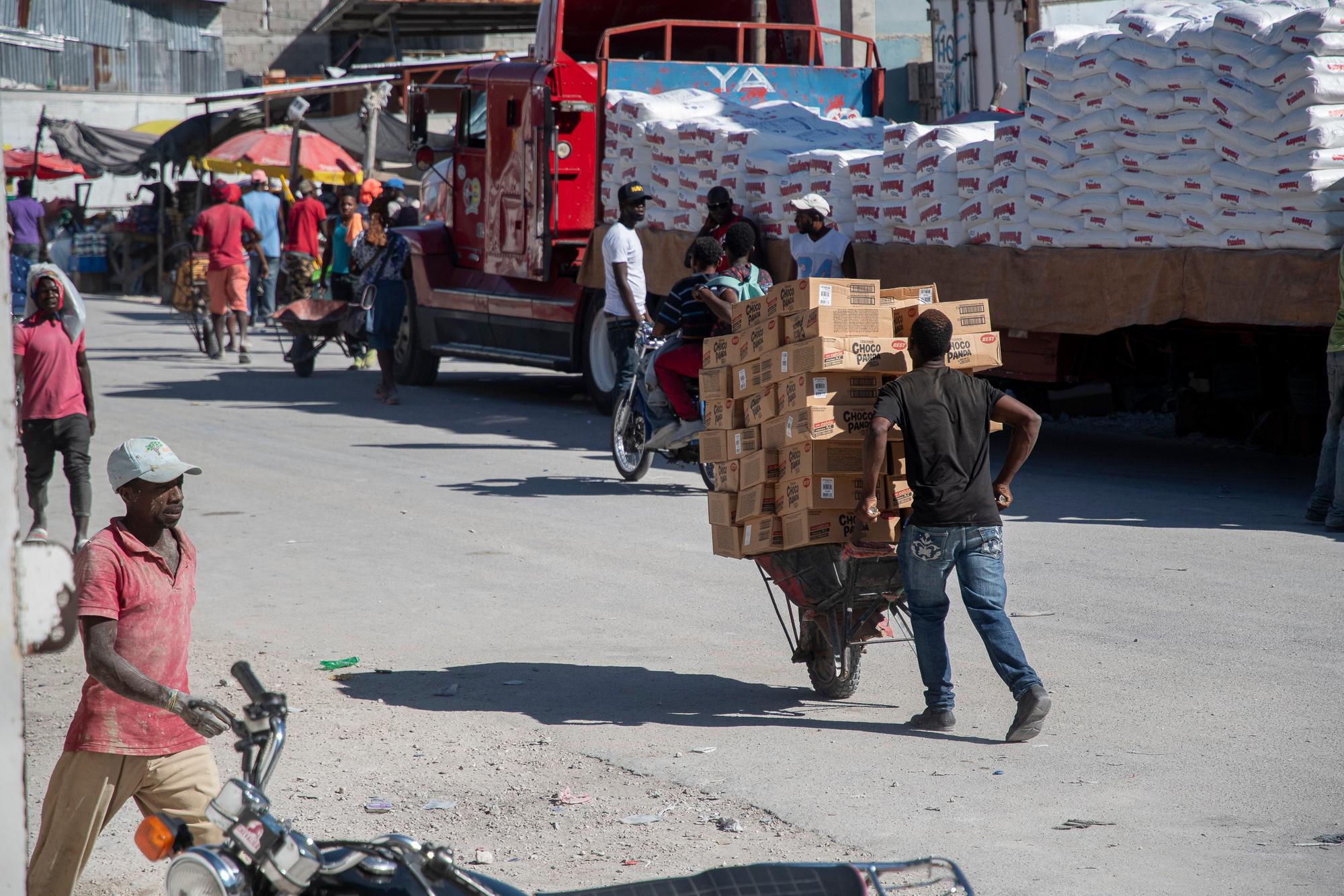 Las ventas “están por el suelo”, dicen comerciantes.