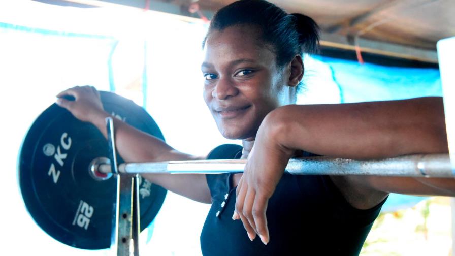 Crismery Santana gana plata y bronce en el Mundial de Pesas en Turkmenistán