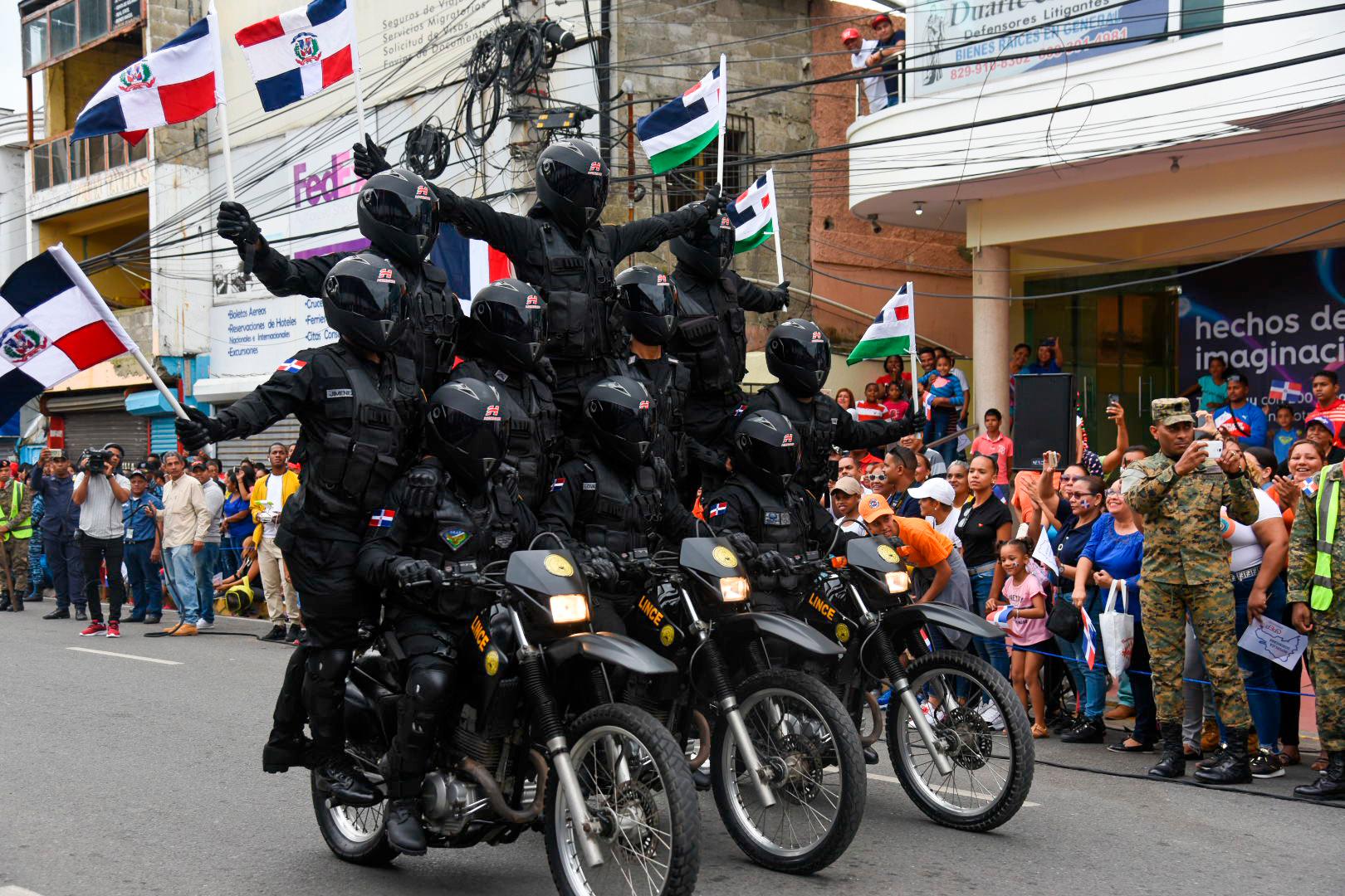 Militares realizaron diversas actividades de exhibicionismo durante la celebración por el día del natalicio del patricio Juan Pablo Duarte.