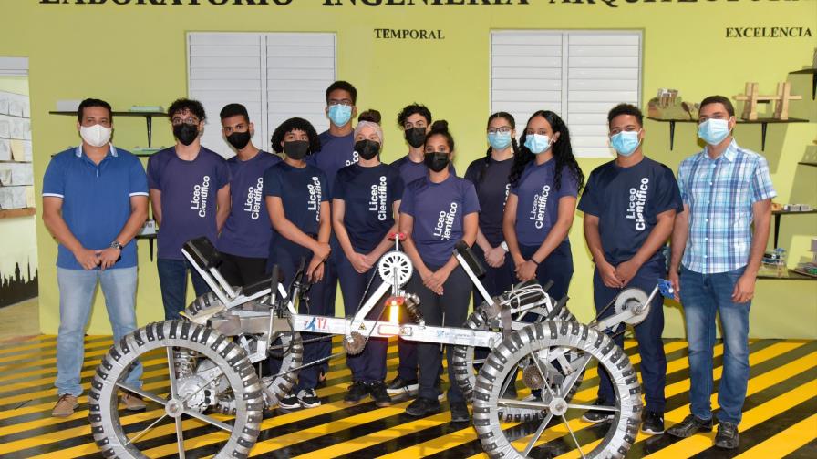 Falta de laboratorio afecta proyectos de liceo que obtuvo el premio de la NASA 