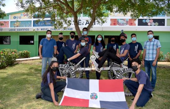 El “vehículo espacial” de los estudiantes de Salcedo para la NASA
El “vehículo espacial” de los estudiantes de Salcedo    para la NASA