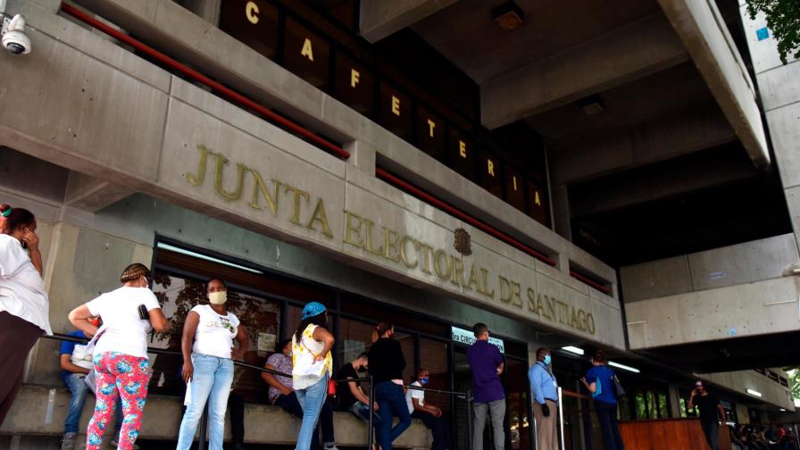 Problemas técnicos en Junta Electoral de Santiago afectan servicios de cedulación Problemas técnicos en Junta Electoral de Santiago afectan servicios de cedulación