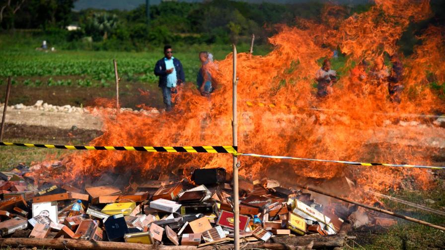 Intabaco quemó millares cigarros falsos en Santiago Intabaco quemó millares cigarros falsos en Santiago