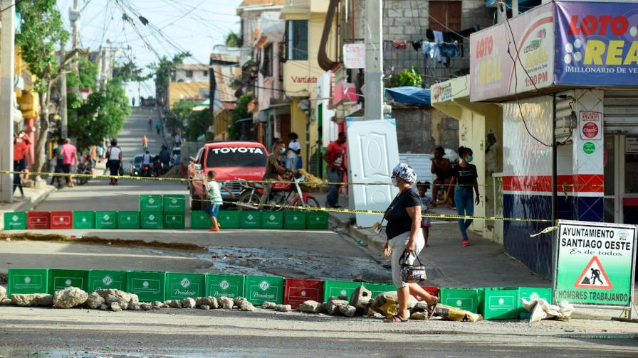 Empleados del distrito municipal Santiago Oeste no han cobrado su primer sueldo en 100 días