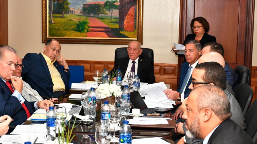 Hacienda y DGII discuten con senadores proyecto sobre Declaración Patrimonial y Revalorización