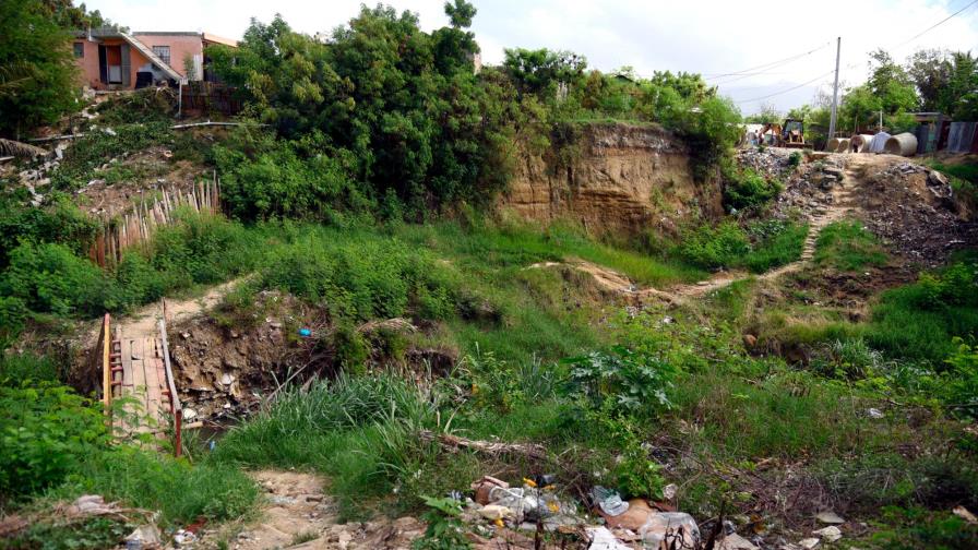 Esperan construcción de un puente en Santiago Oeste